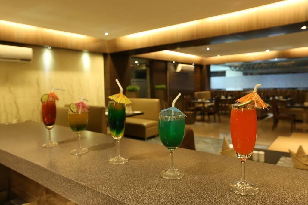 The Contour Hotel Guwahati Exterior foto