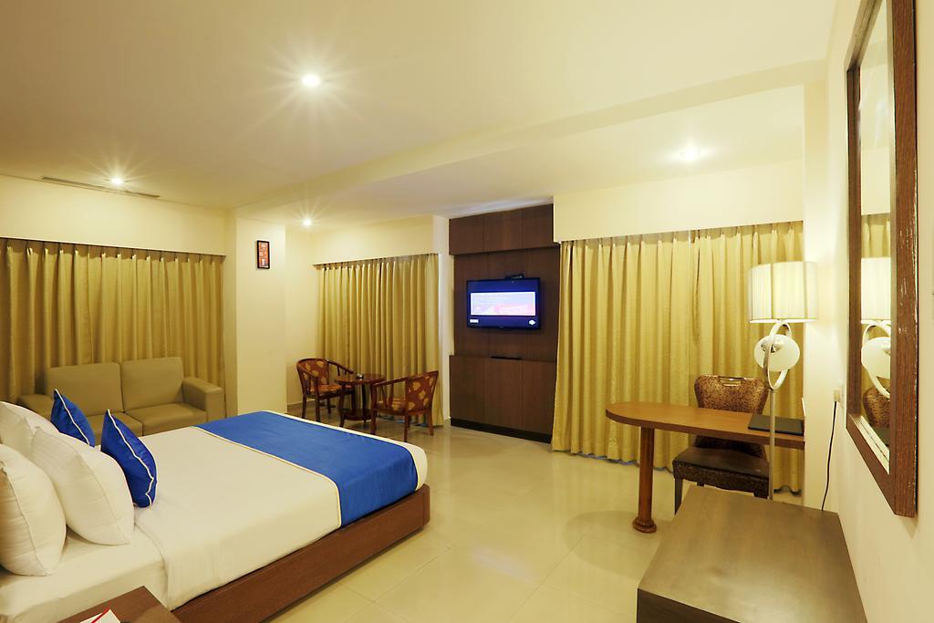 The Contour Hotel Guwahati Exterior foto