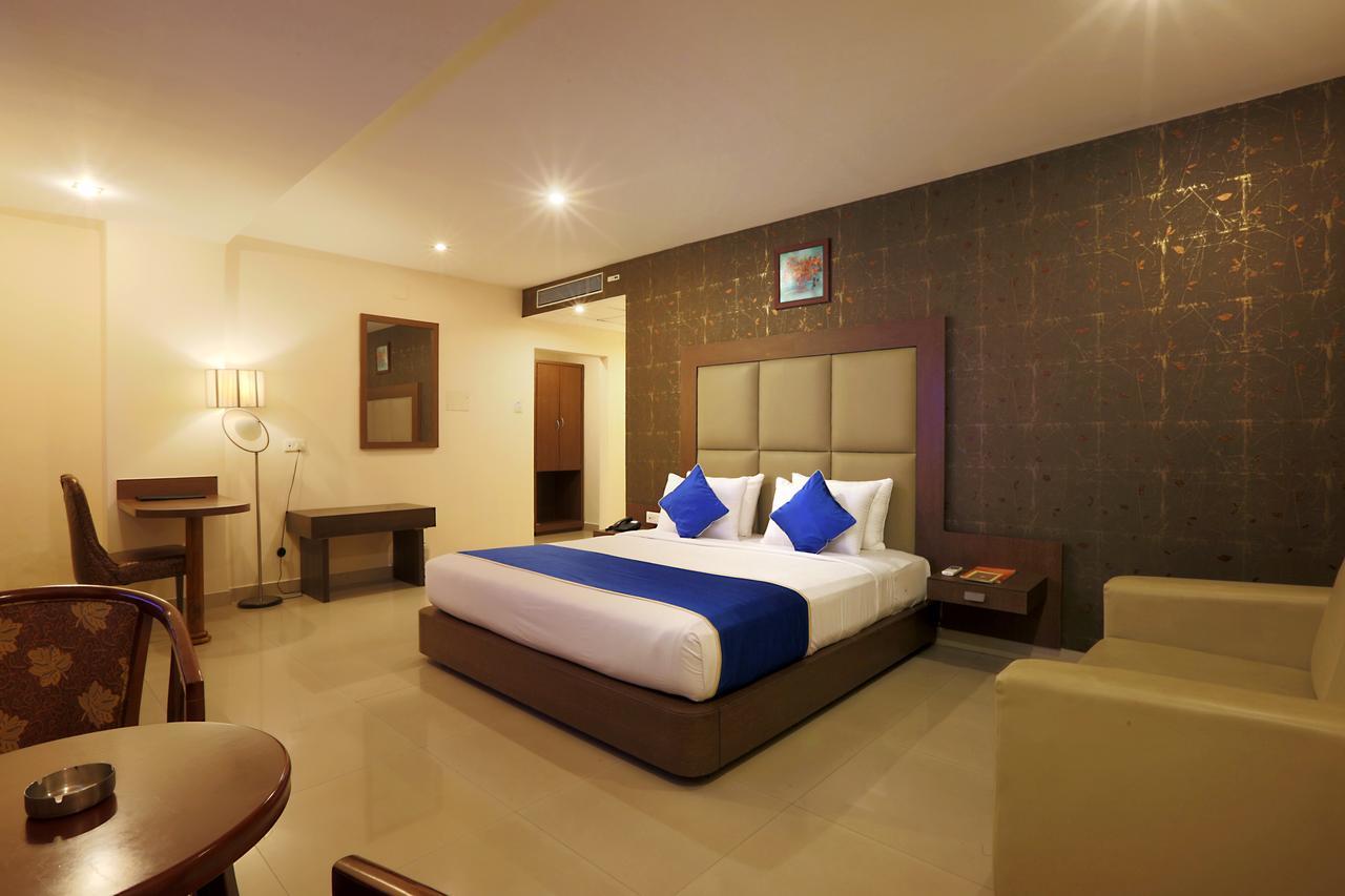 The Contour Hotel Guwahati Exterior foto