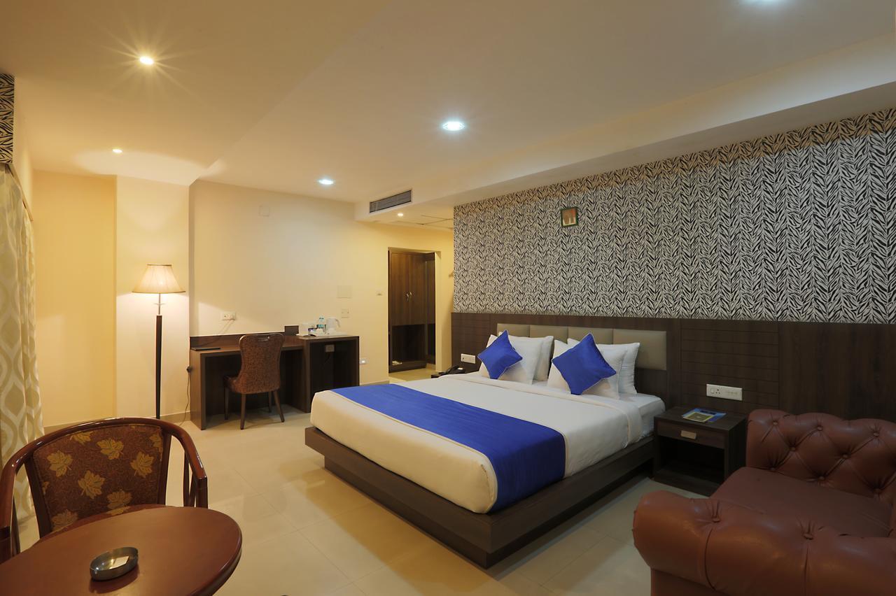 The Contour Hotel Guwahati Exterior foto
