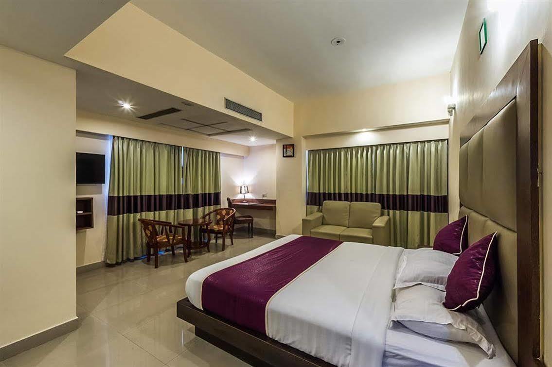 The Contour Hotel Guwahati Exterior foto