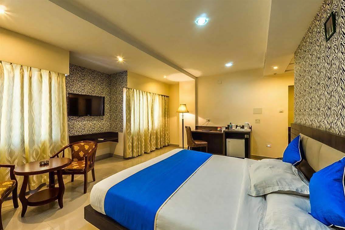 The Contour Hotel Guwahati Exterior foto